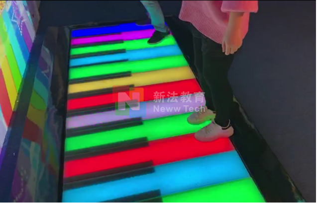 创新型音乐教学方法，小学智能互动钢琴教学系统