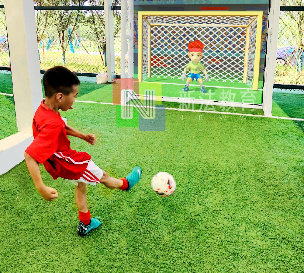 新法教育智慧体育教室设备：互动足球训练助校园体育智能化！