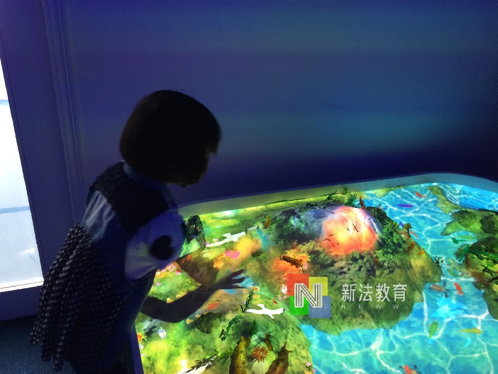 青少年心理健康教育智能升级，新法教育AR互动心理沙盘虚拟情景互动！